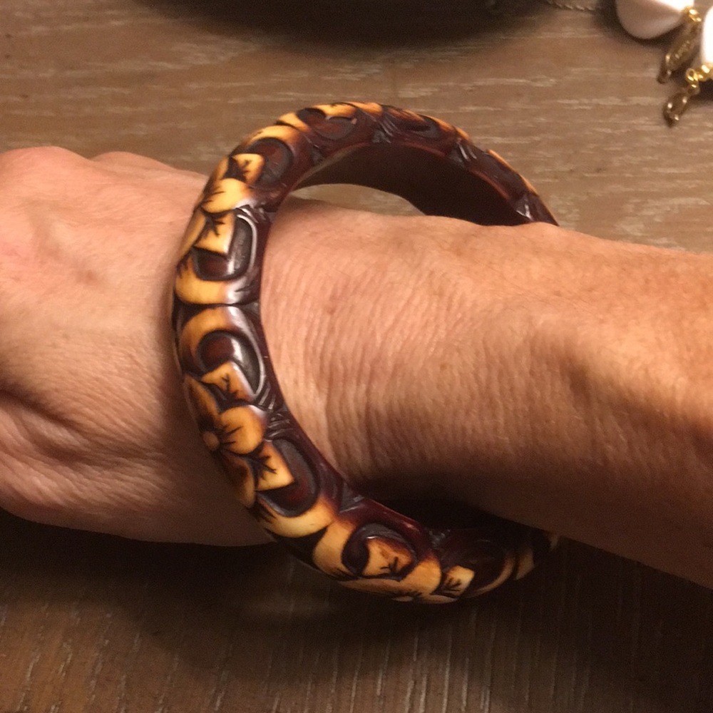 Flower Embossed Bangle - image 4